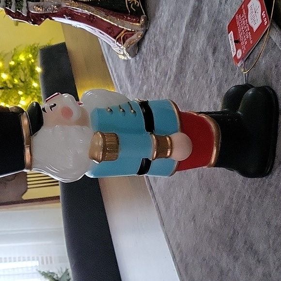 11 " Tabletop light-up Nutcracker - Picture 2 of 5
